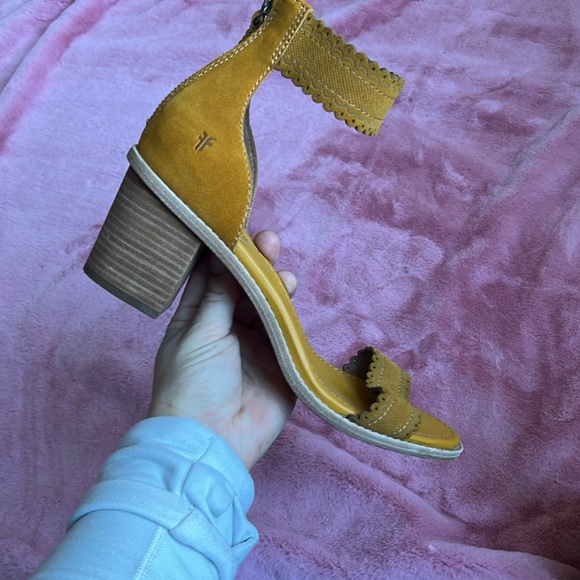 Frye Mustard Heels SIZE 10 - Picture 9 of 12